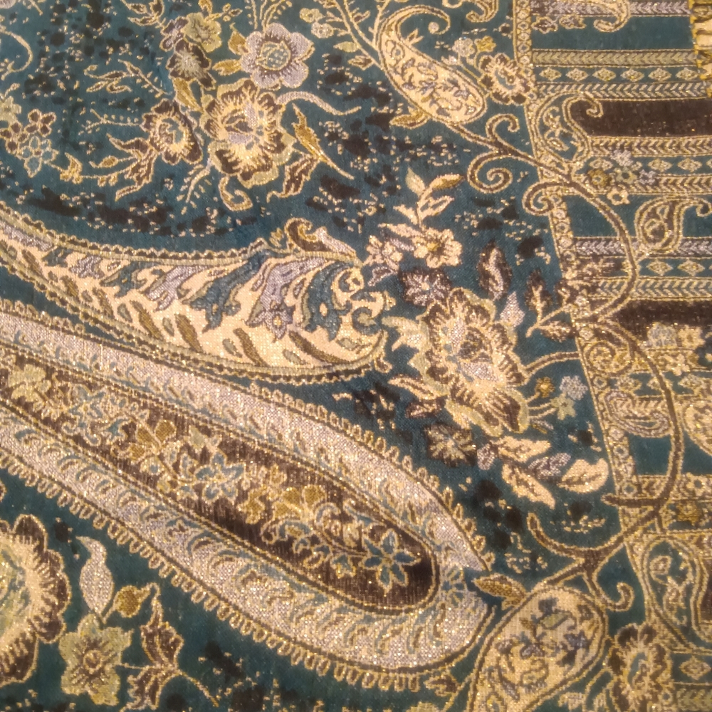 Shawl - Picture 5 of 6